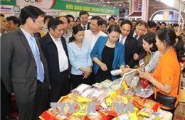Chủ tịch Quốc hội cắt băng khai mạc Hội chợ OCOP Quảng Ninh